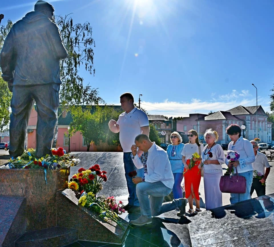 У Ніжині з нагоди Дня Незалежності України вшанували загиблих Героїв фото №6