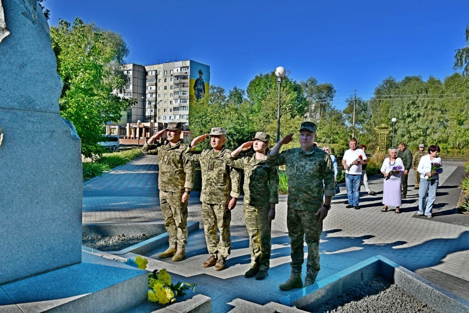 У Ніжині з нагоди Дня Незалежності України вшанували загиблих Героїв фото №9