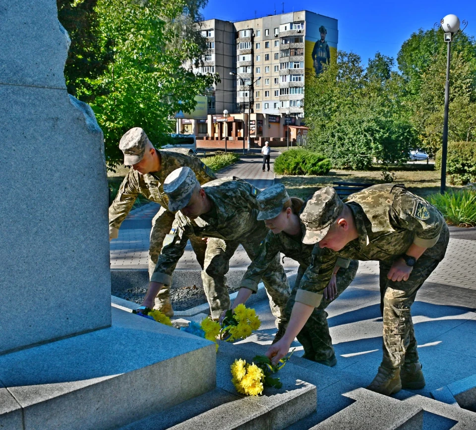 У Ніжині з нагоди Дня Незалежності України вшанували загиблих Героїв фото №12