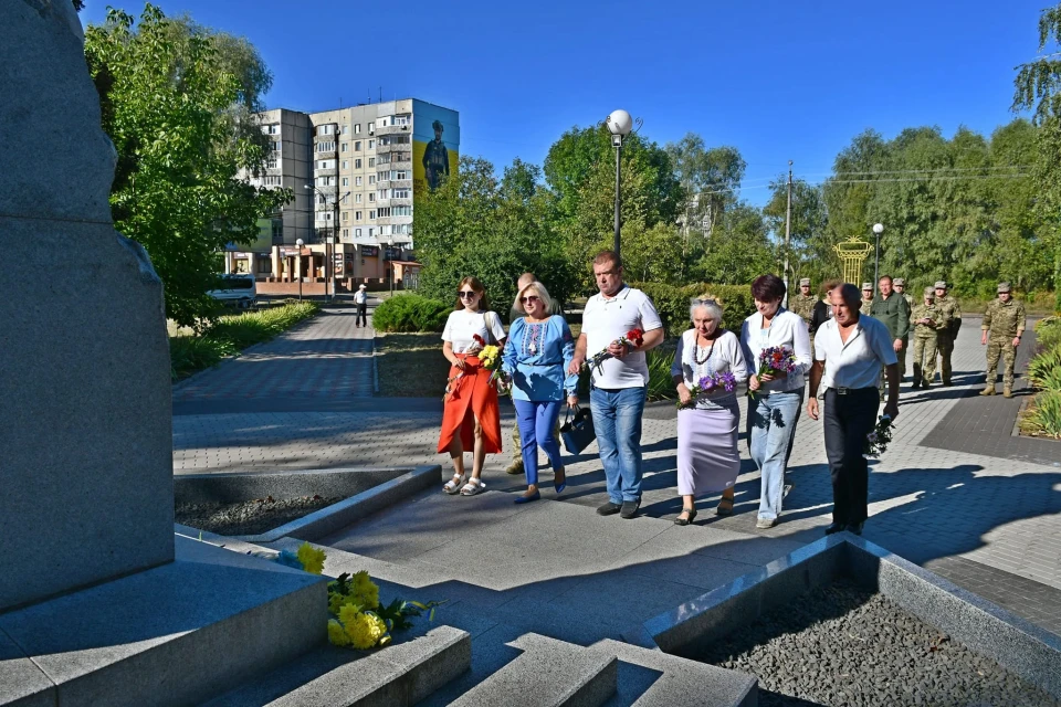 У Ніжині з нагоди Дня Незалежності України вшанували загиблих Героїв фото №13