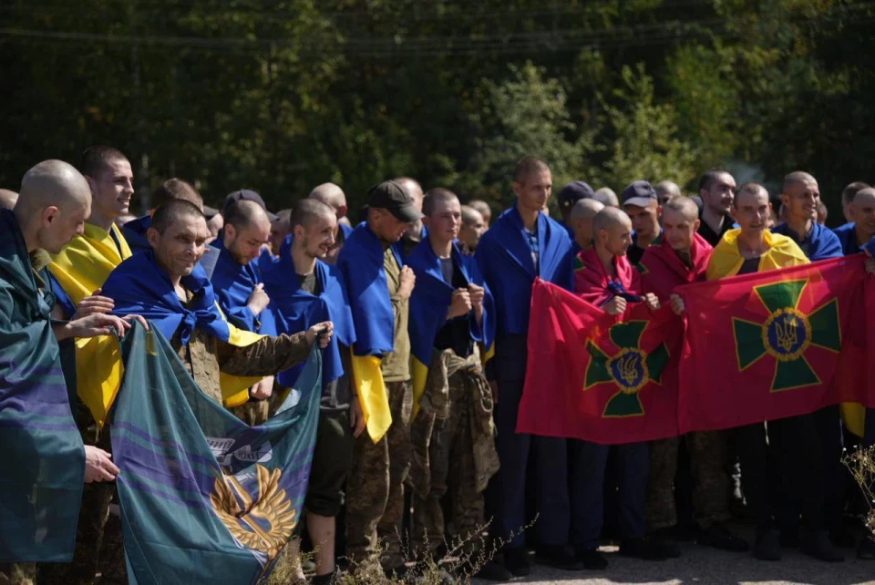 Наші повертаються додому: відбувся обмін полоненими між Україною та Росією фото №5