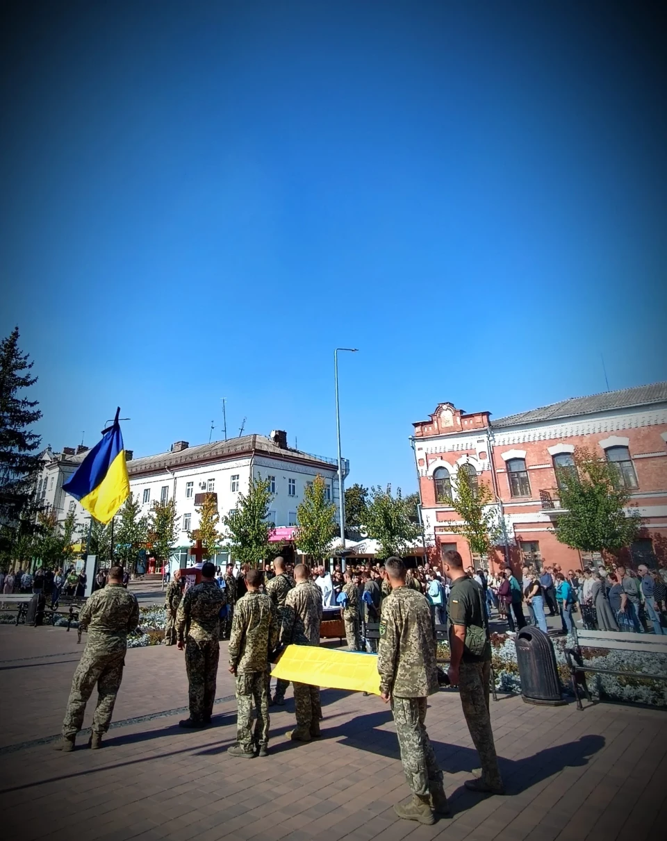 Ніжин попрощався з Воїном — Володимиром Богданом фото №3