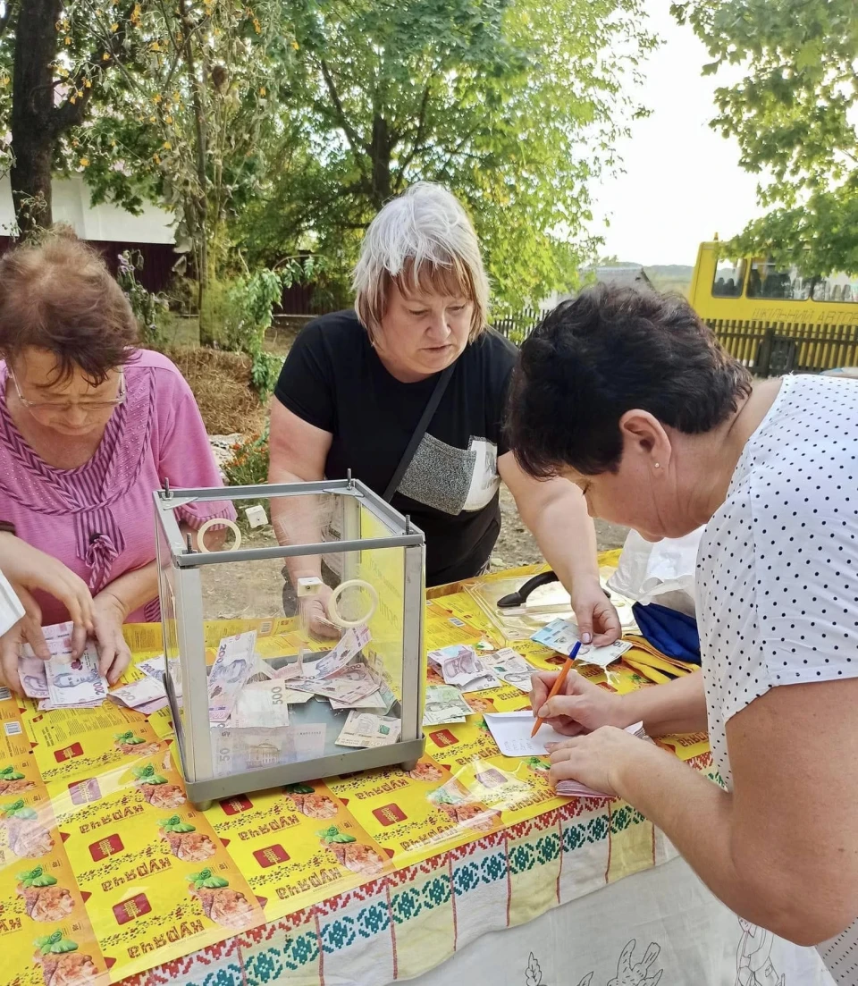 На Чернігівщині на ярмарку зібрали понад 95 тисяч гривень для ЗСУ — Фото фото №2