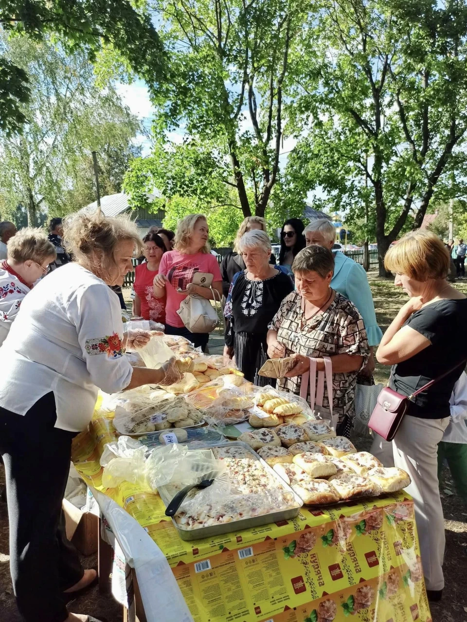 На Чернігівщині на ярмарку зібрали понад 95 тисяч гривень для ЗСУ — Фото фото №4