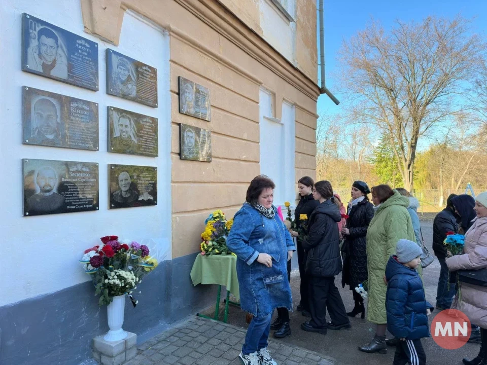 У Ніжині відкрили меморіальні дошки двом загиблим Воїнам — Олексію Галагану та Ярославу Бичуку фото №5