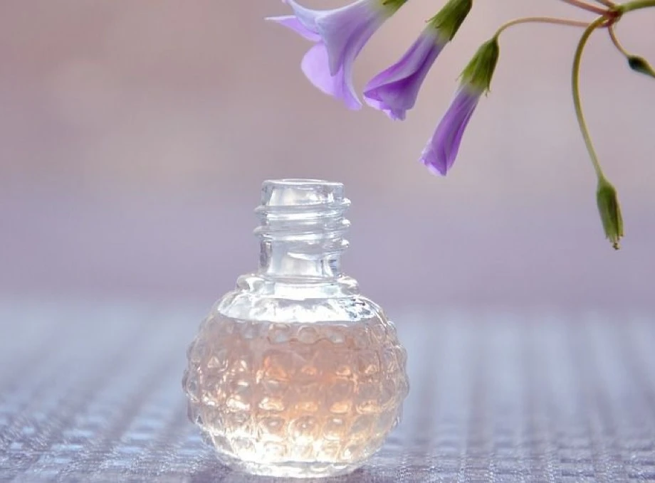 Топові парфуми, які варто придбати на весну 