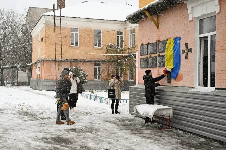 У Ніжині відкрили меморіальні дошки двом загиблим Воїнам — Ігорю Пишнограєву та Богдану Новіку фото №4