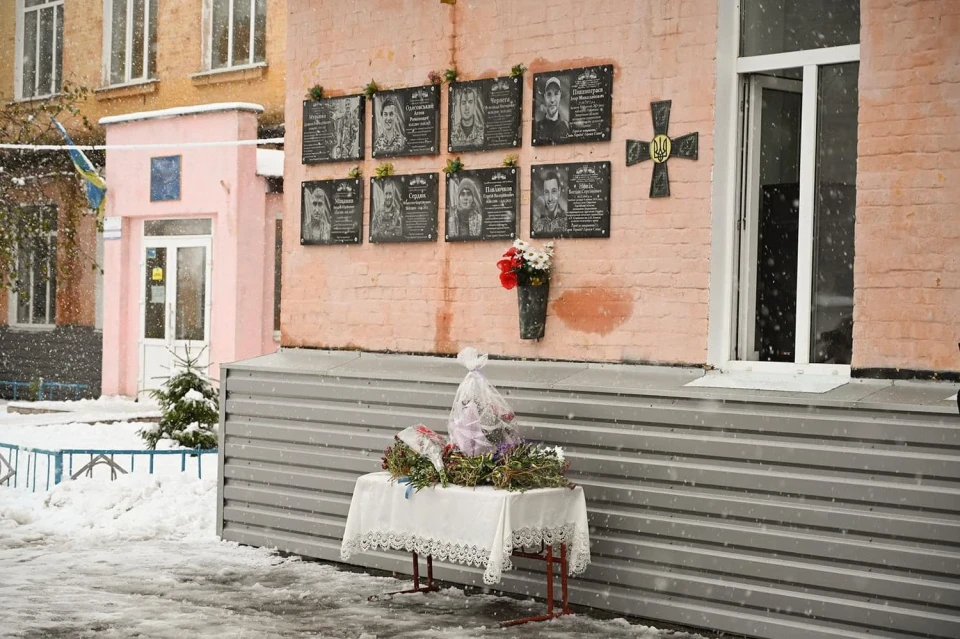 У Ніжині відкрили меморіальні дошки двом загиблим Воїнам — Ігорю Пишнограєву та Богдану Новіку фото №1