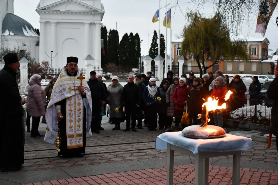 Жахлива сторінка історії: у Ніжині відбувся мітинг-реквієм, присвячений Дню пам’яті жертв Голодомору фото №4