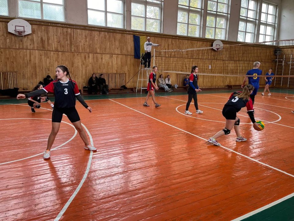 Спортивний Ніжин: на базі НДУ імені Миколи Гоголя відбувся ІІ осінній турнір з волейболу фото №2