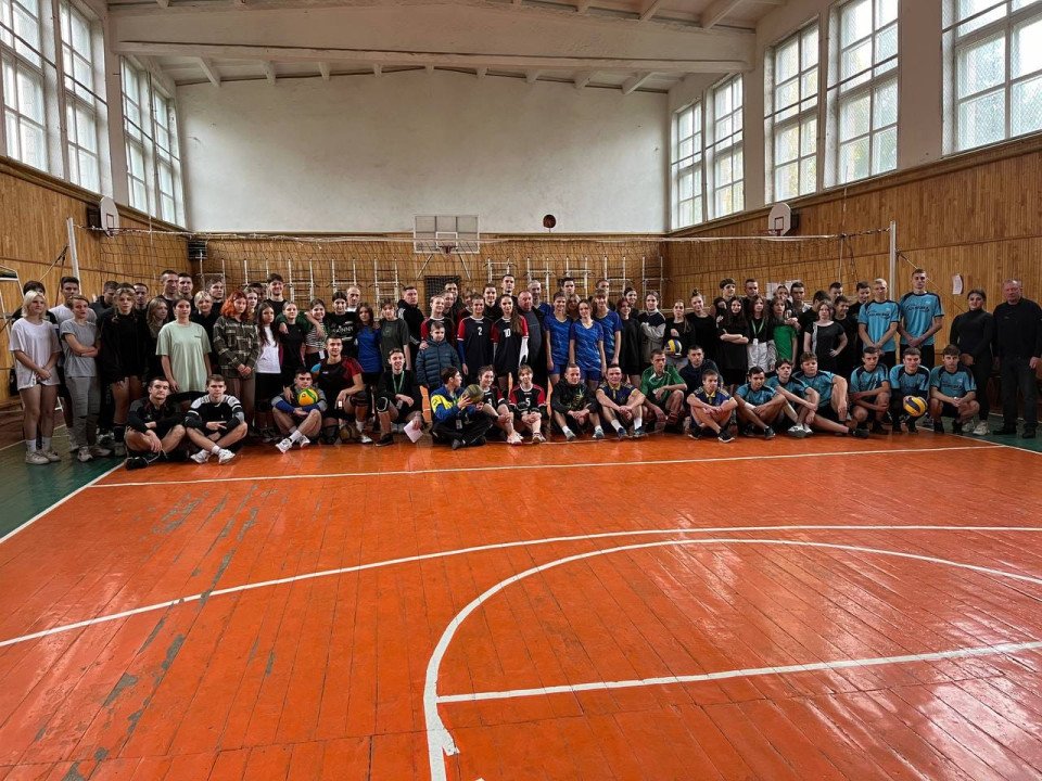 Спортивний Ніжин: на базі НДУ імені Миколи Гоголя відбувся ІІ осінній турнір з волейболу фото №3