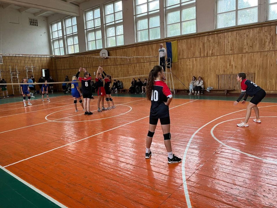 Спортивний Ніжин: на базі НДУ імені Миколи Гоголя відбувся ІІ осінній турнір з волейболу фото №4