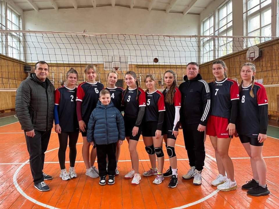 Спортивний Ніжин: на базі НДУ імені Миколи Гоголя відбувся ІІ осінній турнір з волейболу фото №5