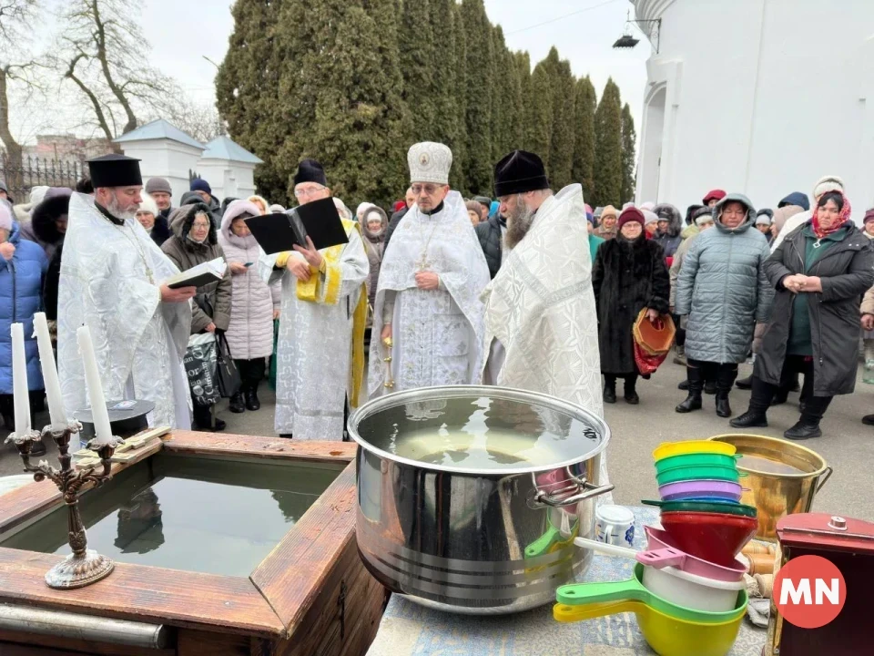 Водохреще в Ніжині: освячення води у Храмі Святої Покрови — Фоторепортаж фото №25