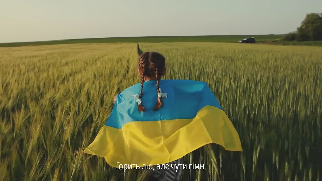 "В небі чистому чути грім. В небі свист, але чути гімн". Виконавець цього хіта?