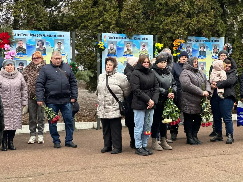 У Ніжині на Алеї Героїв відкрили стенд пам'яті загиблих захисників — Фото фото №14