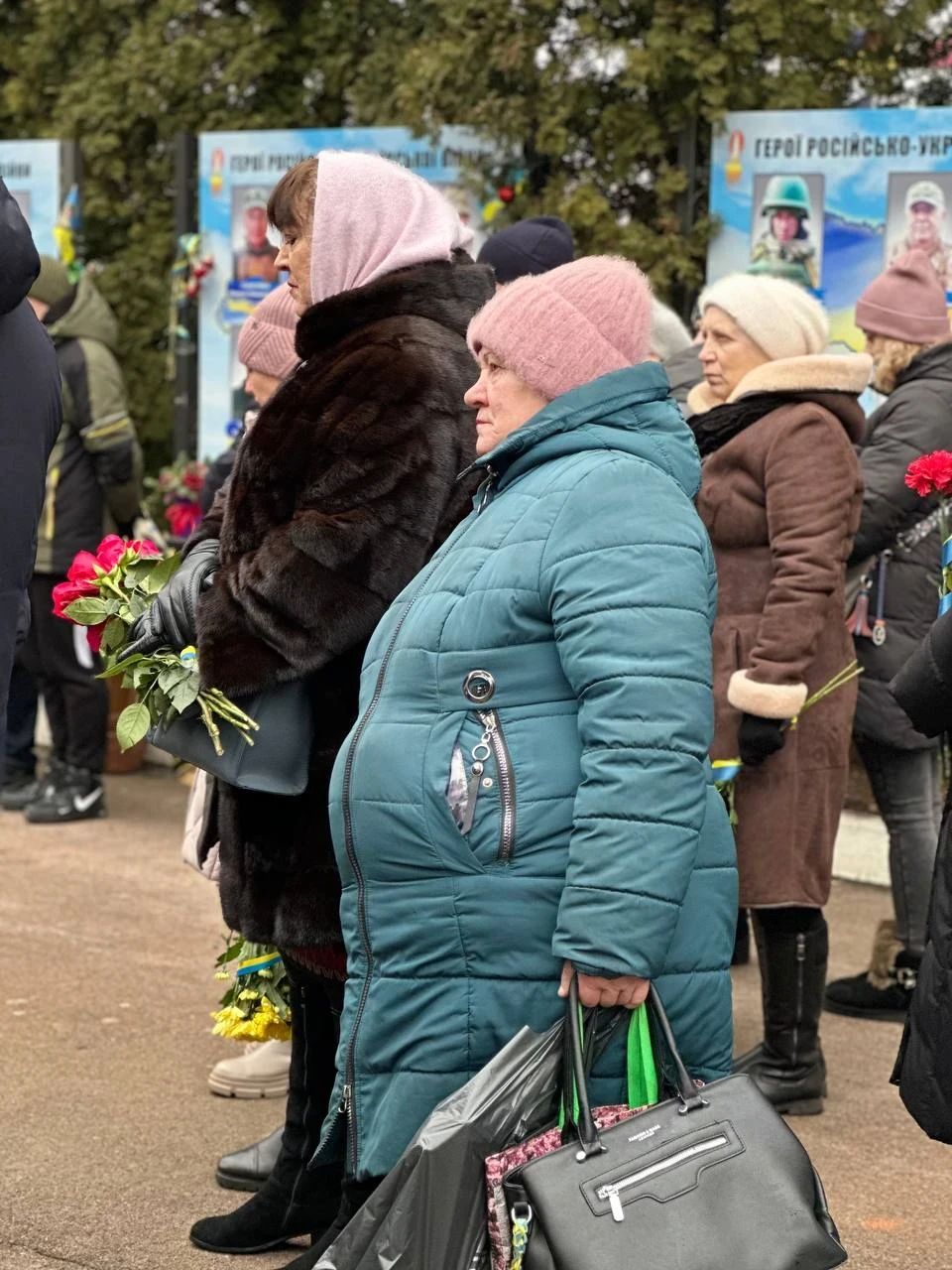 У Ніжині на Алеї Героїв відкрили стенд пам'яті загиблих захисників — Фото фото №15