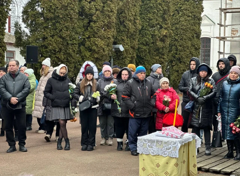 У Ніжині на Алеї Героїв відкрили стенд пам'яті загиблих захисників — Фото фото №12