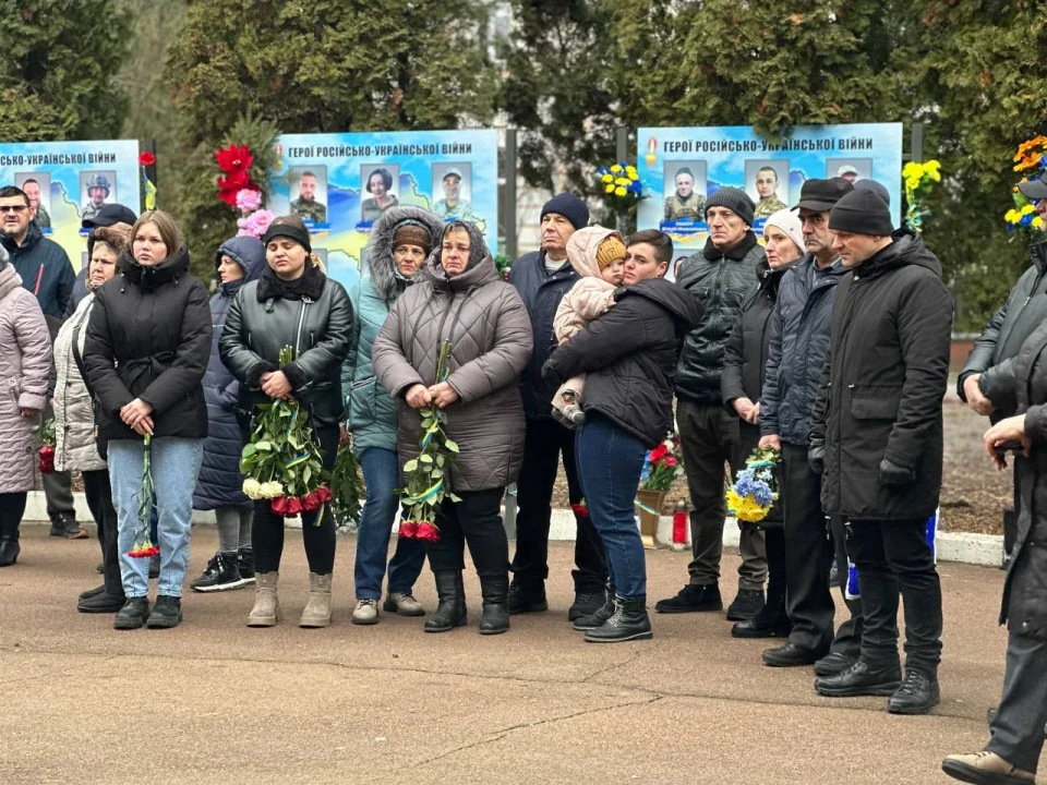 У Ніжині на Алеї Героїв відкрили стенд пам'яті загиблих захисників — Фото фото №9