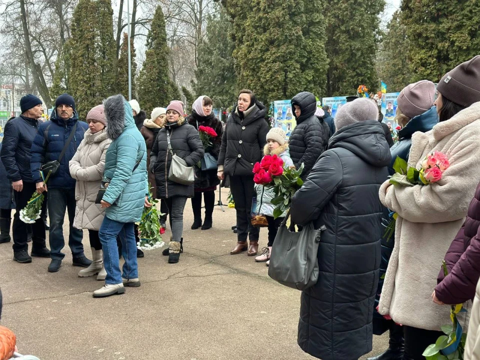 У Ніжині на Алеї Героїв відкрили стенд пам'яті загиблих захисників — Фото фото №7