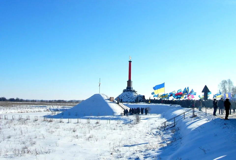 У ніжинській бібліотеці діє книжкова виставка-пам'ять "Україною вони жили, за Україну вони полягли" фото №4