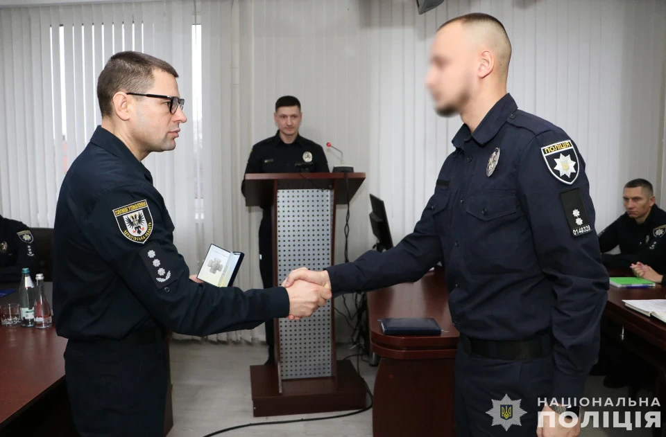 Поліцейські Ніжинщини отримали відзнаки за розкриття тяжких злочинів фото №3