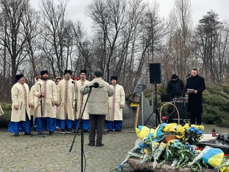 Ніжинці вшанували пам'ять героїв Крут — фото