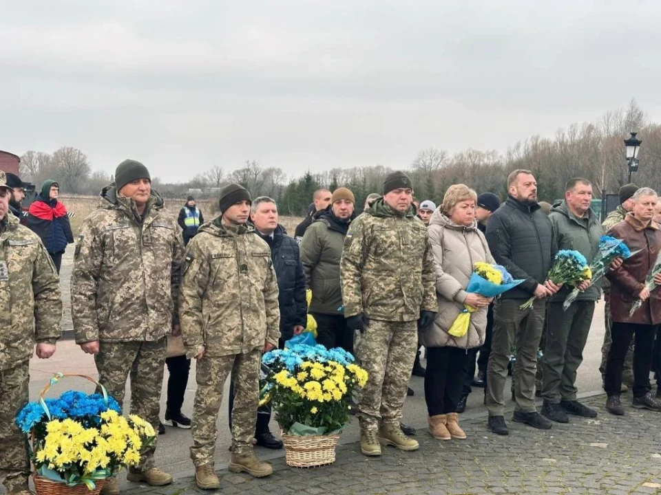 Ніжинці вшанували пам'ять героїв Крут — фото