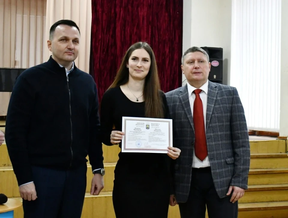 Урочистий випуск магістрів: у Ніжинському університеті вручали дипломи - Фото фото №3