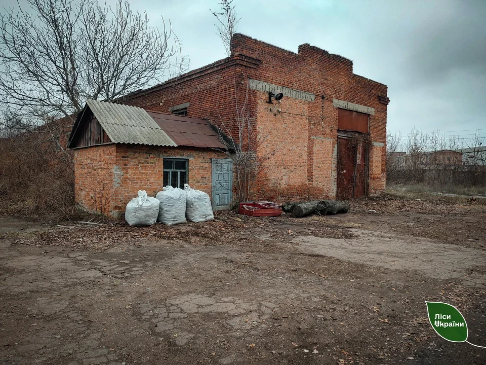 На Чернігівщині реалізували закинутий цех з обробки деревини за понад два млн гривень: подробиці фото №1