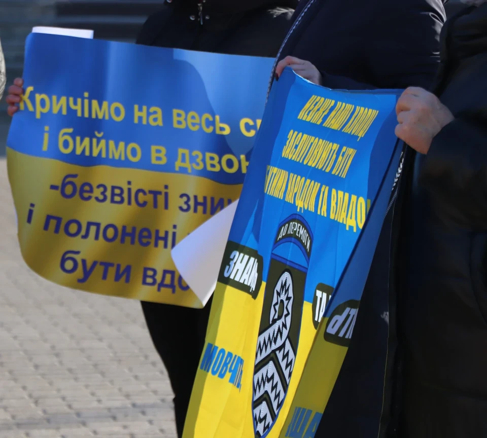 Ще не всі вдома: у Ніжині мітингували на підтримку безвісти зниклих та полонених захисників фото №5