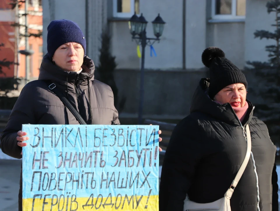 Ще не всі вдома: у Ніжині мітингували на підтримку безвісти зниклих та полонених захисників фото №8