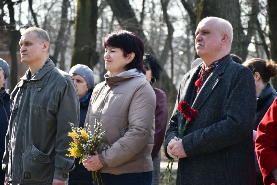 Кобзарю — 211 років: у Ніжині вшанували пам'ять Тараса Шевченка фото №3