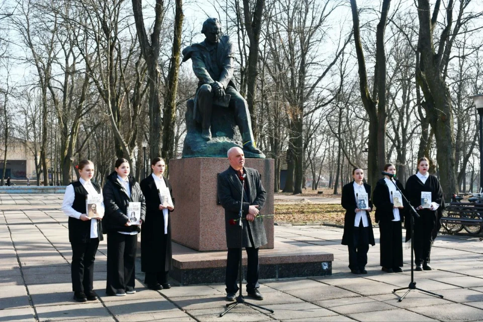 Кобзарю — 211 років: у Ніжині вшанували пам'ять Тараса Шевченка фото №1