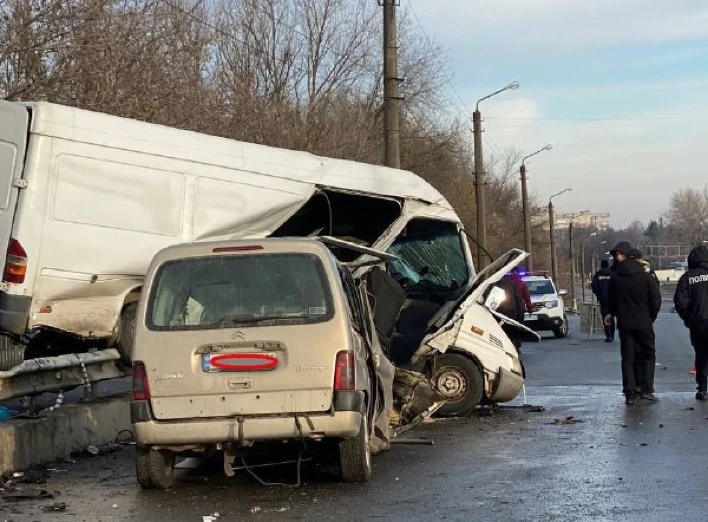 ДТП у Ніжині на залізничному мосту (Фото, відео)