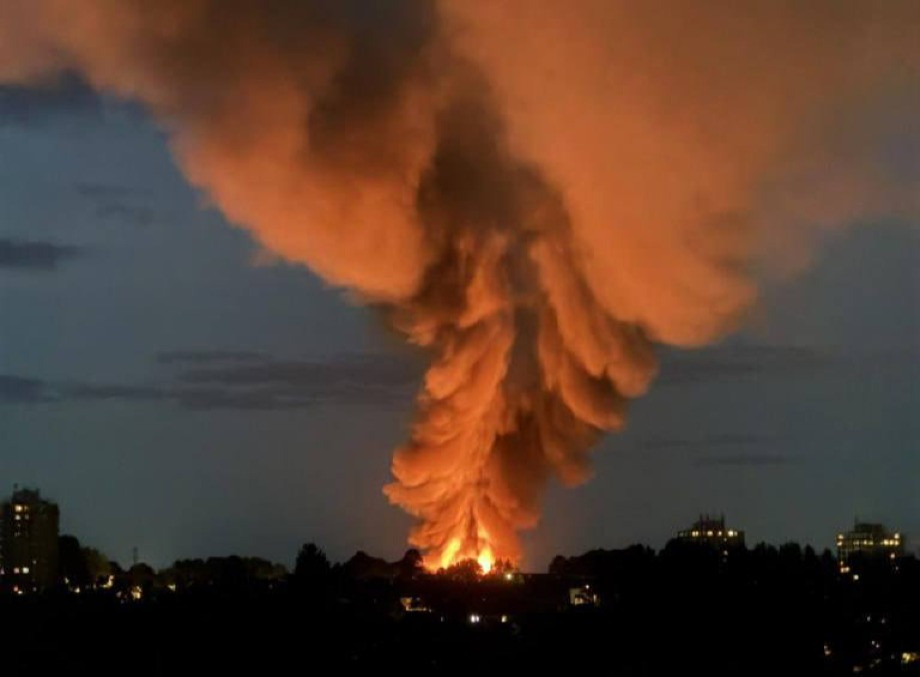 У британському Свіндоні стався потужний вибух на складах