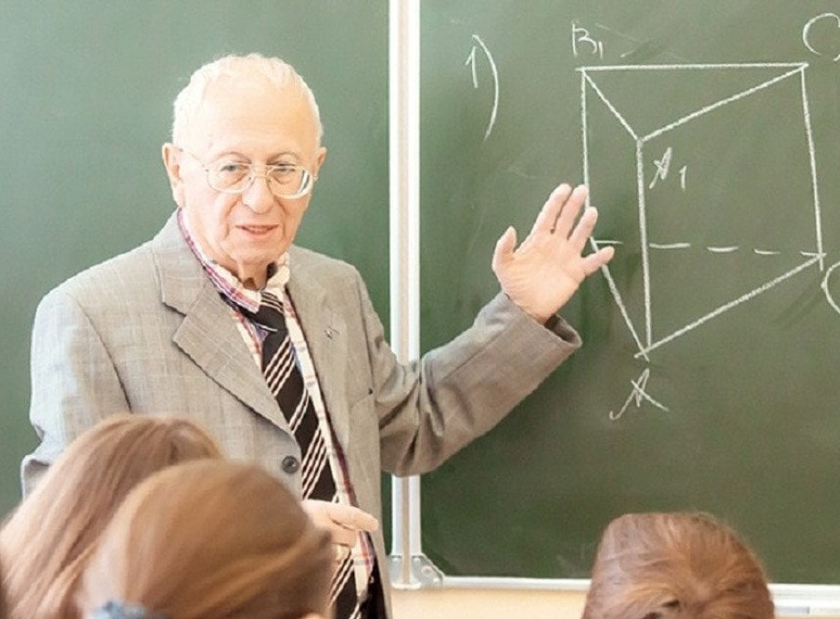 Вчителі зможуть вийти на пенсію у 55 років: в Україні оновили правила