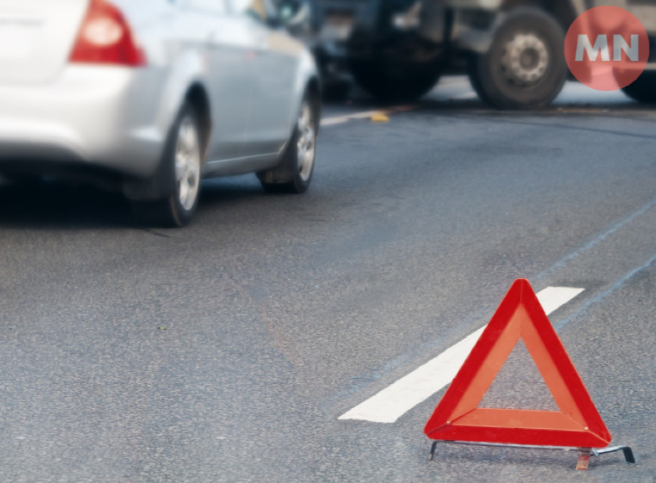 На Ніжинщині легковик зіткнувся з трактором: водія госпіталізували