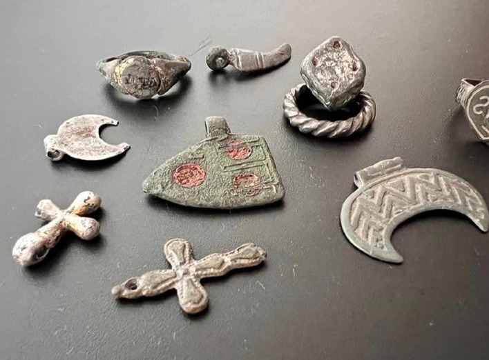 Коштовності єзуїтів: київські митники запобігли незаконному вивезенню цінних артефактів (Фото) фото