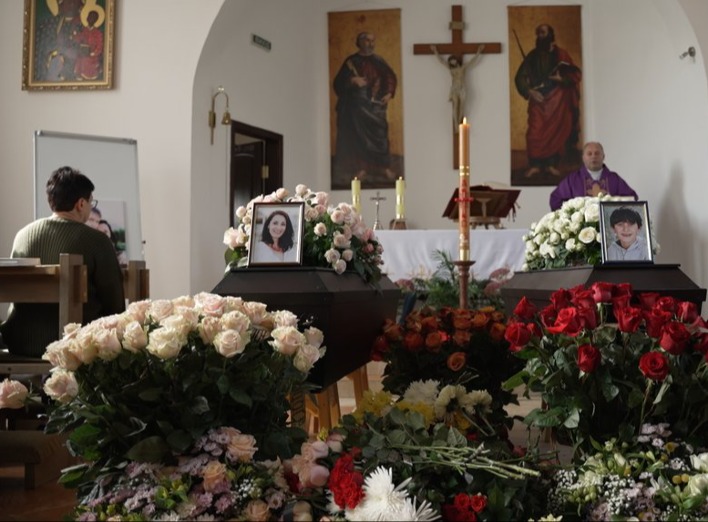 Тяжка втрата: у Ніжині поховали Аліну Поліковську та її сина, котрі загинули в Грузії внаслідок зсуву ґрунту фото