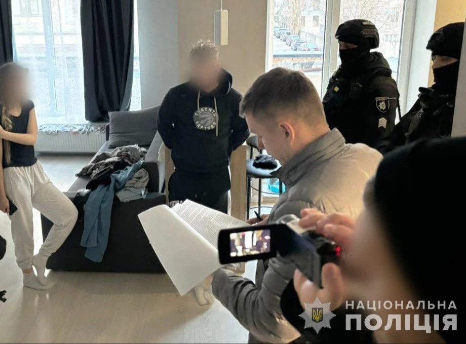 Привласнювали віртуальні активи під приводом онлайн-заробітку: кіберполіцейські Києва затримали злочинців