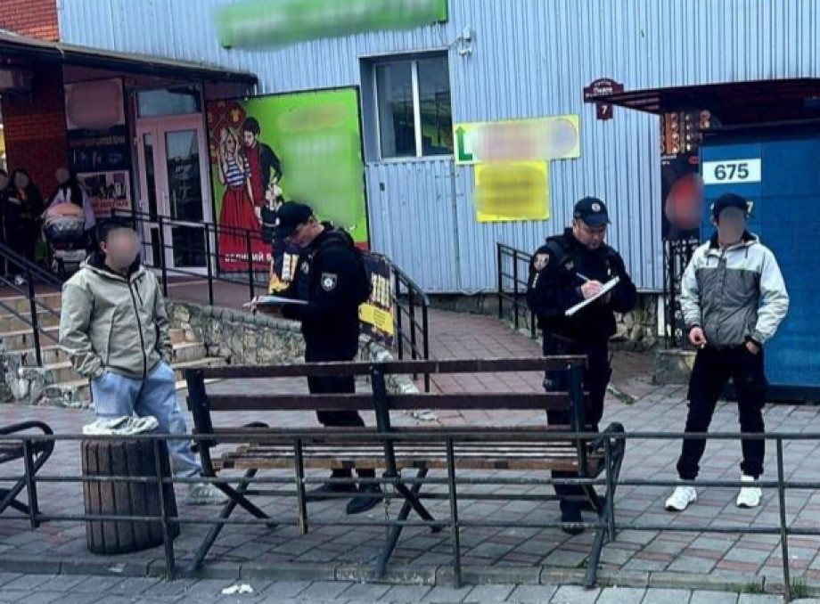 У Вінниці чоловік поранив перехожого з пневматичного пістолета біля торгового центру