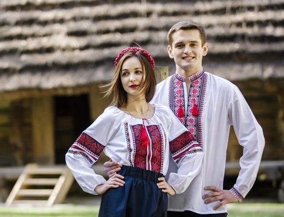 Скільки технік української вишивки існує приблизно?