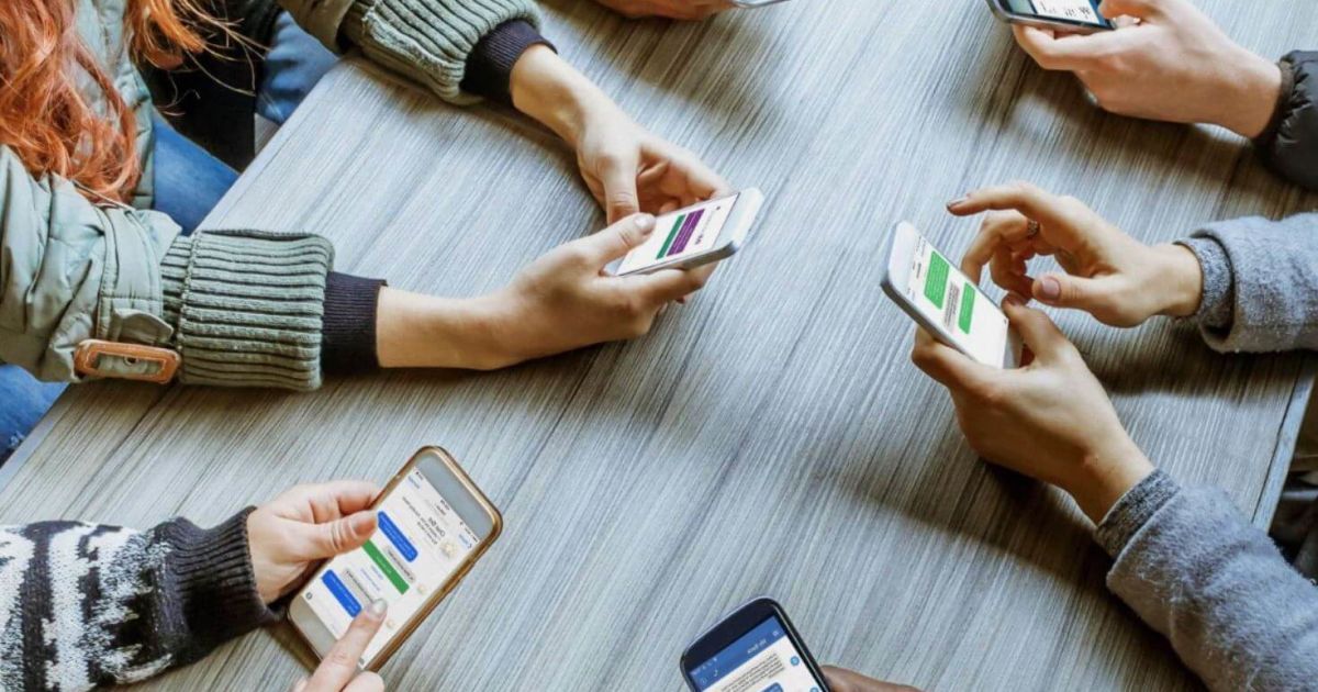 Який месенджер був символом онлайн-спілкування?