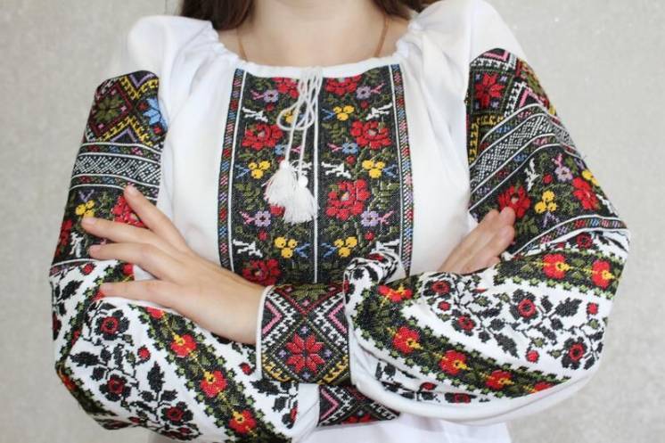 Коли в Україні відзначають День вишиванки?