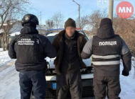 У Ніжині затримали чоловіка за незаконну збут і зберігання зброї та вибухівки