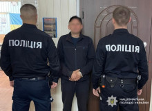 Погрожував та відібрав гроші: на Прилуччині затримали молодика, який пограбував пенсіонерку  