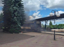 У Сумах окупанти завдали удару дроном по вокзалу 