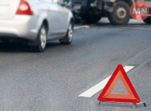 На Ніжинщині легковик зіткнувся з трактором: водія госпіталізували