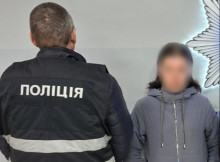 Ніжинські поліцейські затримали підозрювану у збуті наркотиків  